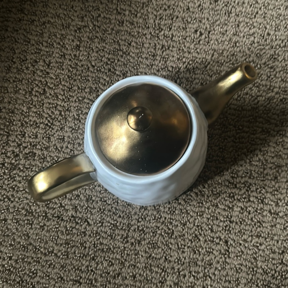 NICOLE MILLER HOME GOLD & WHITE CUTE TEA POT